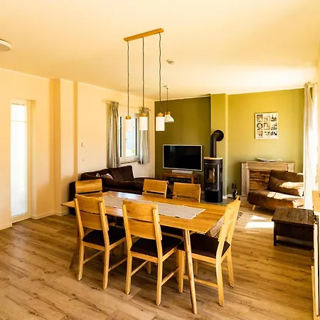 Luxusferienhaus Fuchsbau - Mit Netflix, Playstation, Sauna, Sportraum Und Kamin Zirchow Room photo